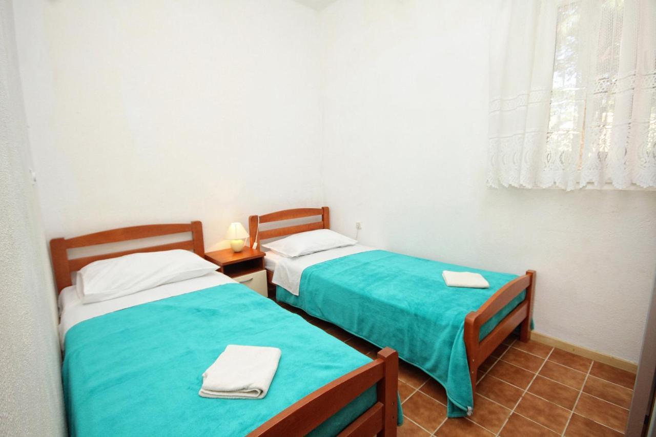 Family Friendly Seaside Apartments Vlasici, Pag - 4319 Dış mekan fotoğraf