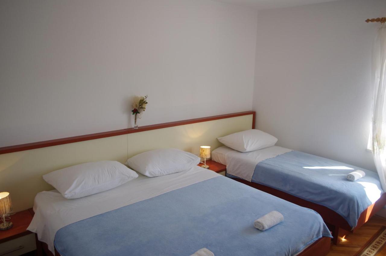 Family Friendly Seaside Apartments Vlasici, Pag - 4319 Dış mekan fotoğraf