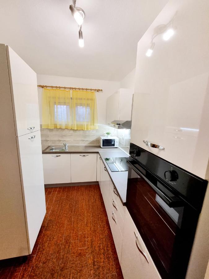 Family Friendly Seaside Apartments Vlasici, Pag - 4319 Dış mekan fotoğraf